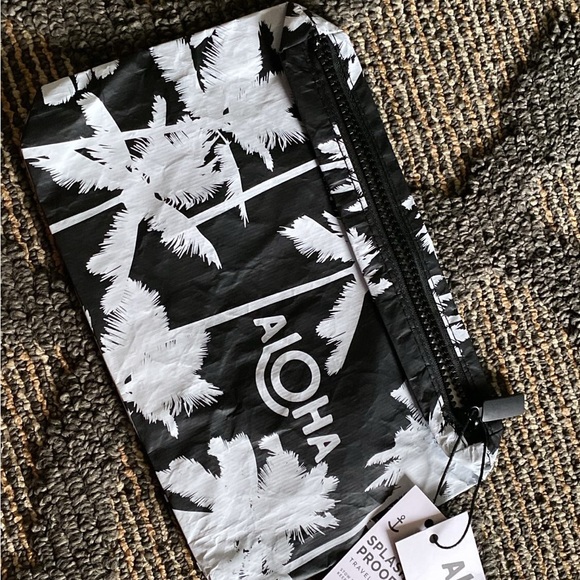 ALOHA Collection Black and White Coco Palms - Picture 1 of 1